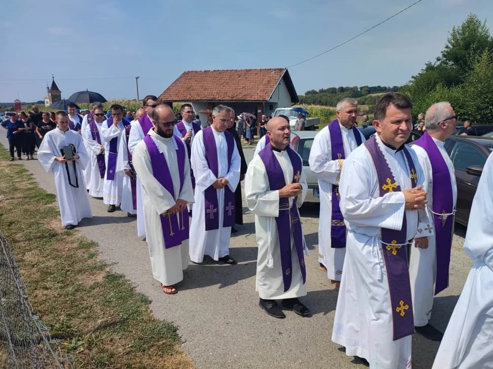 Sprovod oca svećenika Roka Ivanovića
