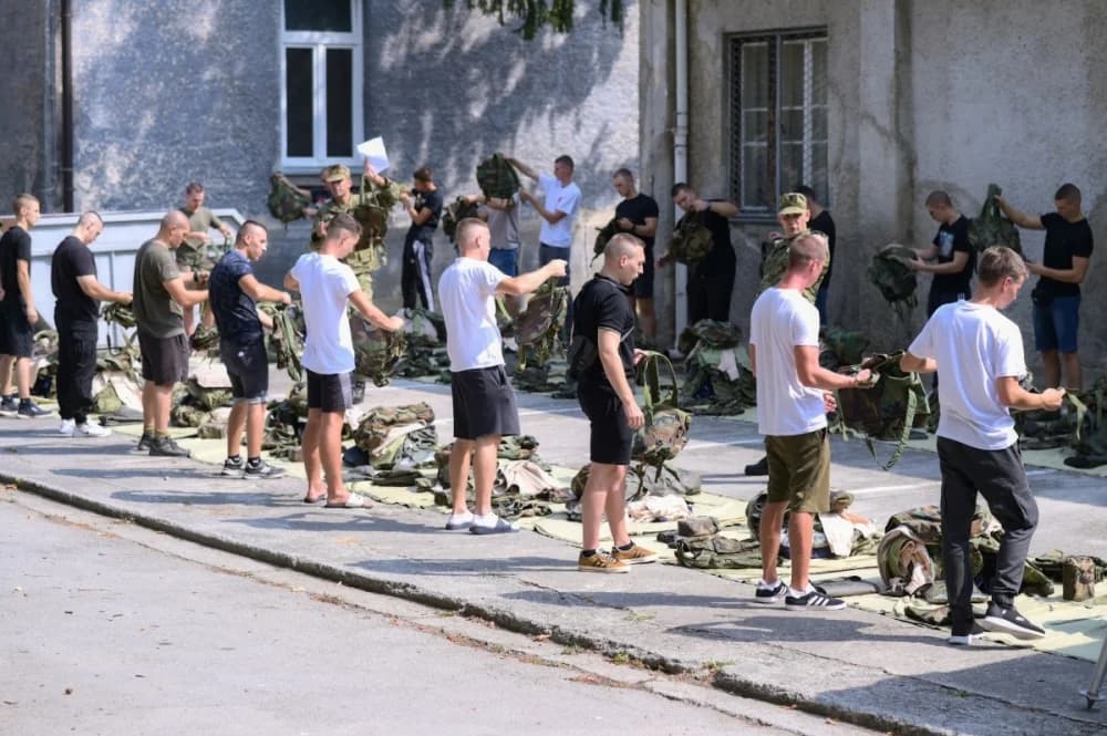 Povećan interes mladih za vojni poziv, ukupno je na Dragovoljno vojno osposobljavanje 43. naraštaja u vojarnu u Požegu stiglo 181 mladića i djevojaka