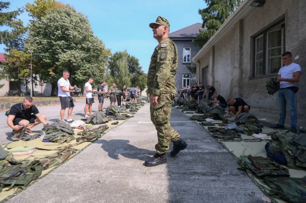 Povećan interes mladih za vojni poziv, ukupno je na Dragovoljno vojno osposobljavanje 43. naraštaja u vojarnu u Požegu stiglo 181 mladića i djevojaka