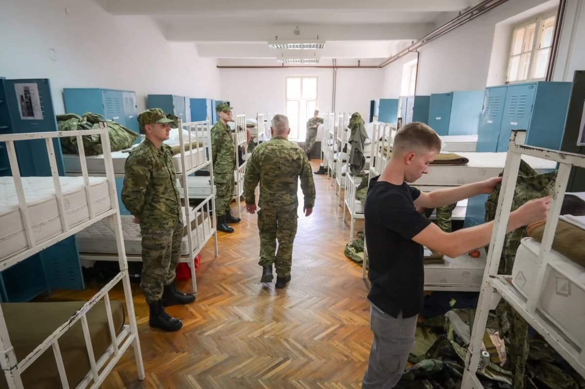 Povećan interes mladih za vojni poziv, ukupno je na Dragovoljno vojno osposobljavanje 43. naraštaja u vojarnu u Požegu stiglo 181 mladića i djevojaka