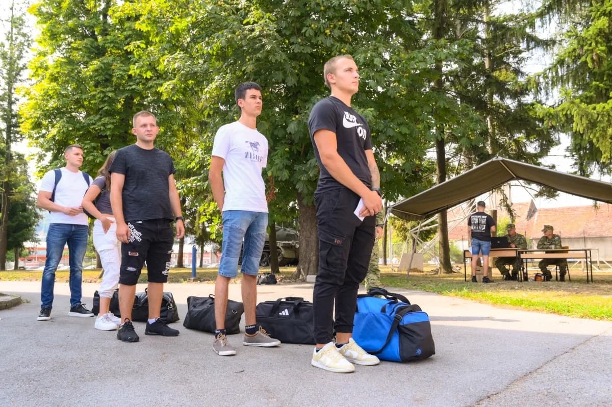 Povećan interes mladih za vojni poziv, ukupno je na Dragovoljno vojno osposobljavanje 43. naraštaja u vojarnu u Požegu stiglo 181 mladića i djevojaka