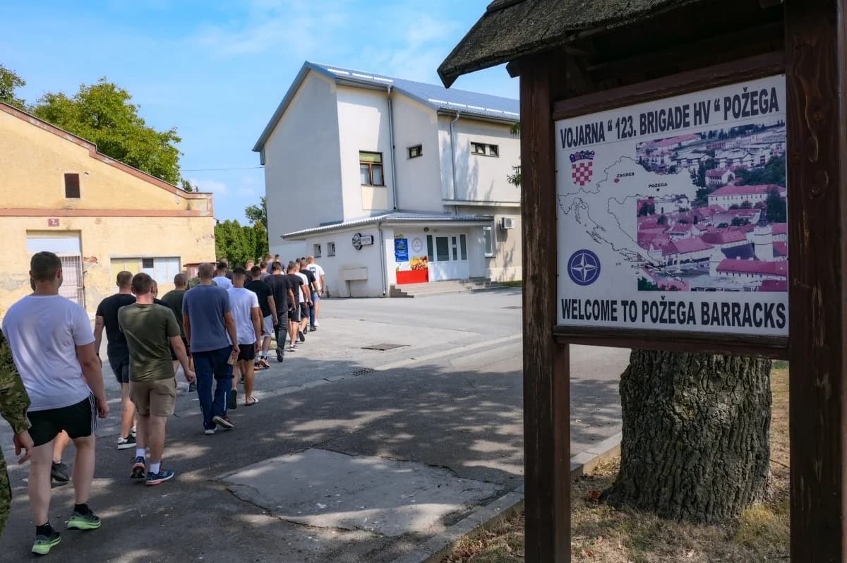 Povećan interes mladih za vojni poziv, ukupno je na Dragovoljno vojno osposobljavanje 43. naraštaja u vojarnu u Požegu stiglo 181 mladića i djevojaka