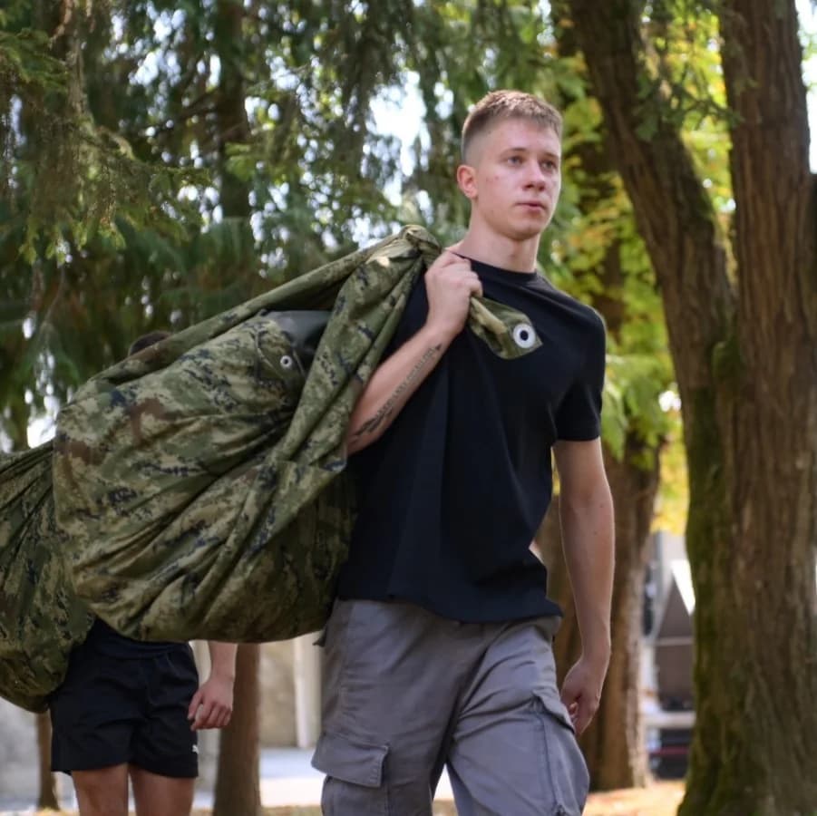 Povećan interes mladih za vojni poziv, ukupno je na Dragovoljno vojno osposobljavanje 43. naraštaja u vojarnu u Požegu stiglo 181 mladića i djevojaka