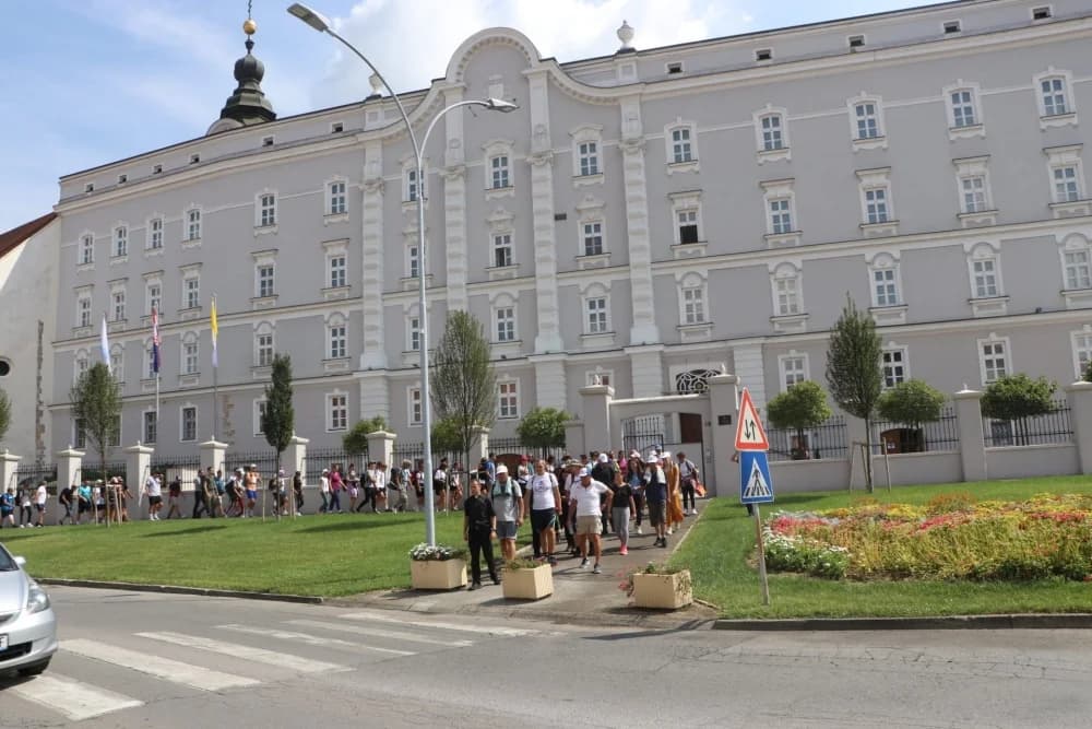 Hodočasnici pješaci krenuli u voćinsko svetište