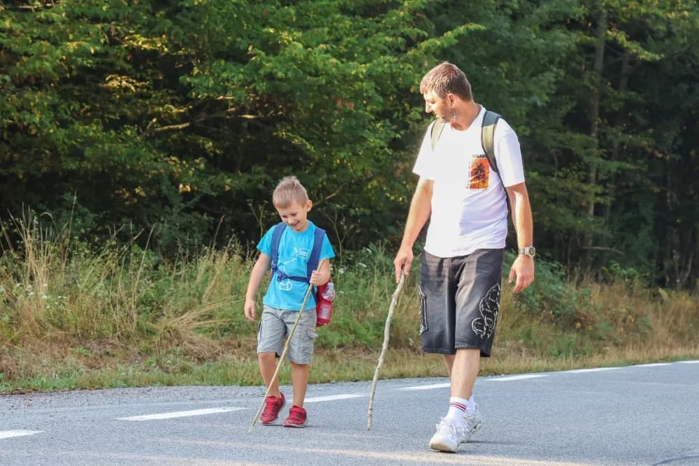ZAJEDNIŠTVO NA PUTU: Brojni vjernici hodočaste prema voćinskom svetištu
