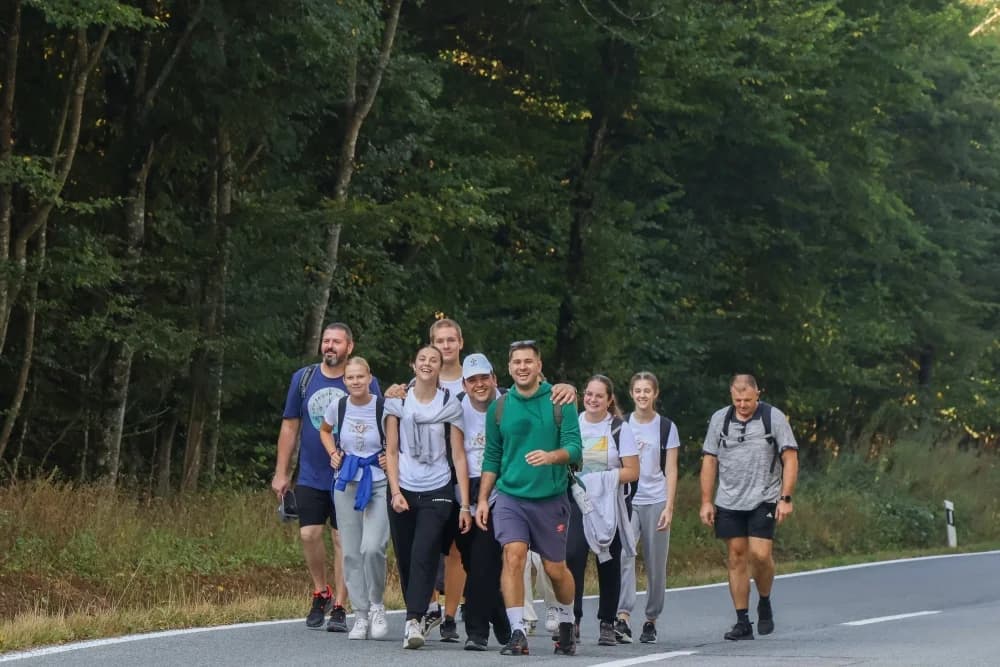 ZAJEDNIŠTVO NA PUTU: Brojni vjernici hodočaste prema voćinskom svetištu