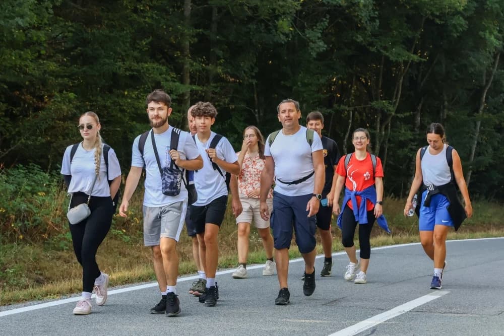 ZAJEDNIŠTVO NA PUTU: Brojni vjernici hodočaste prema voćinskom svetištu