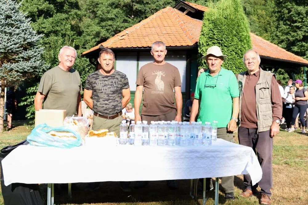 ZAJEDNIŠTVO NA PUTU: Brojni vjernici hodočaste prema voćinskom svetištu