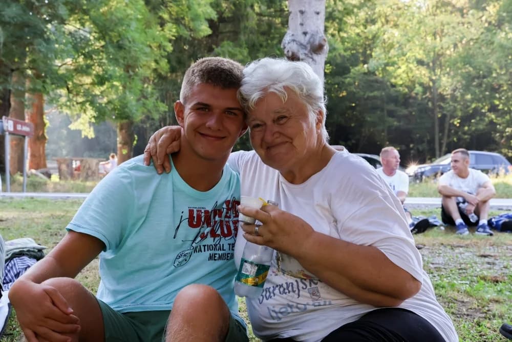 ZAJEDNIŠTVO NA PUTU: Brojni vjernici hodočaste prema voćinskom svetištu