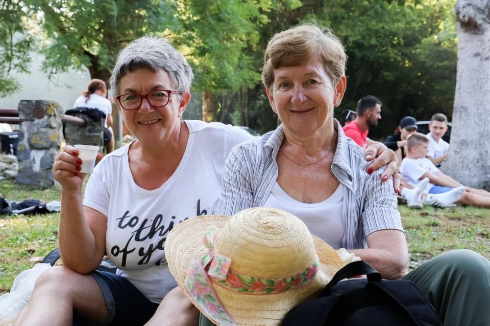 ZAJEDNIŠTVO NA PUTU: Brojni vjernici hodočaste prema voćinskom svetištu