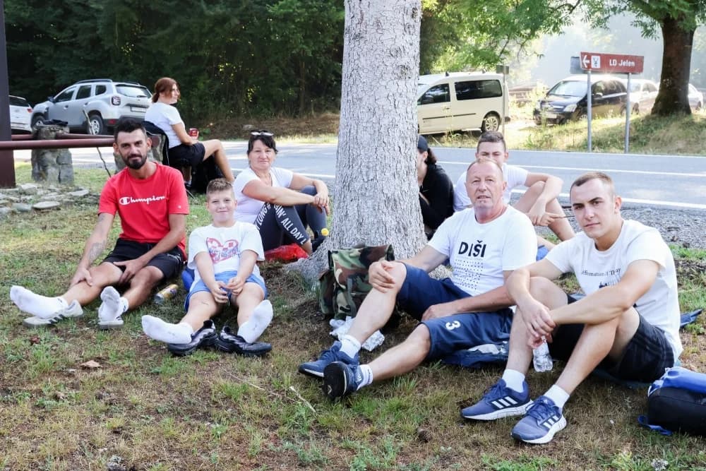 ZAJEDNIŠTVO NA PUTU: Brojni vjernici hodočaste prema voćinskom svetištu