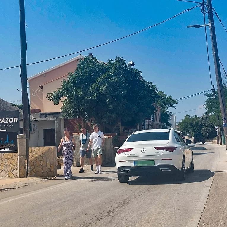 Omiljeno ljetovalište brojnih Požežana: Vir je turistički rekorder s kućama na cesti, bez pitke vode i javne rasvjete