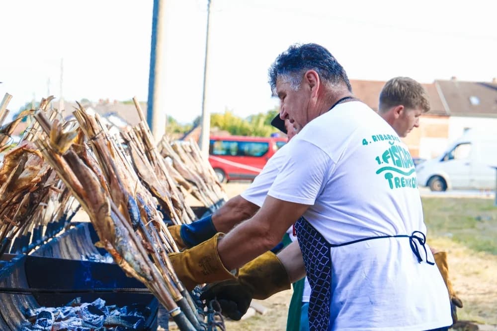 FOTO: Fišijada i Ribarske večeri u Trenkovu