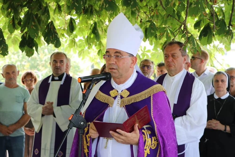 Sprovod majke pokojnog svećenika Pavla Primorca