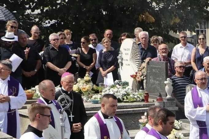 Sprovod majke pokojnog svećenika Pavla Primorca