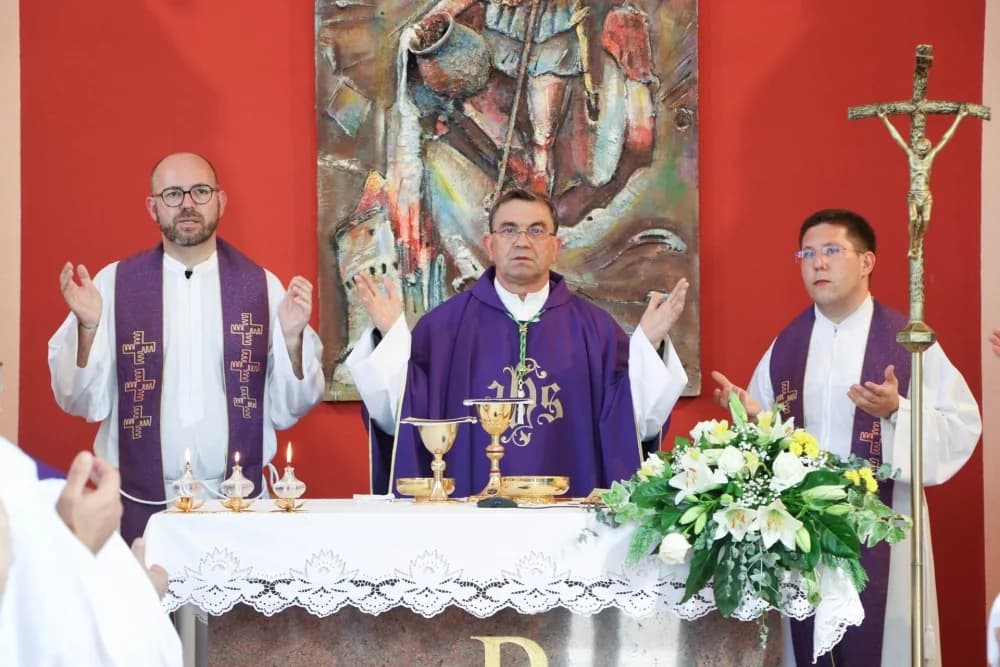 Sprovod oca svećenika Roberta Kupčaka