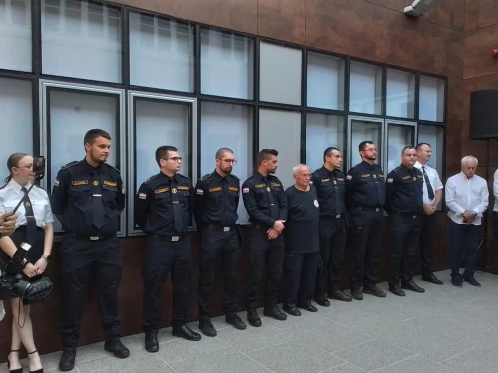 Gradski muzej Požega otvorio izložbu „Plamen hrabrosti“ u čast 150. godina DVD-a Požega