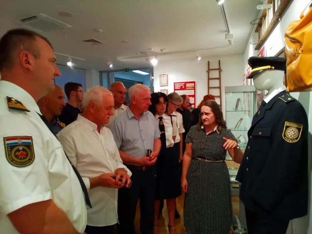 Gradski muzej Požega otvorio izložbu „Plamen hrabrosti“ u čast 150. godina DVD-a Požega