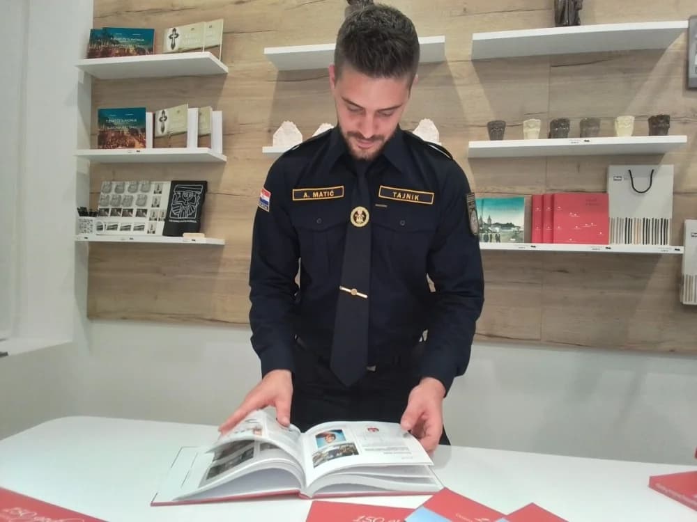 Gradski muzej Požega otvorio izložbu „Plamen hrabrosti“ u čast 150. godina DVD-a Požega