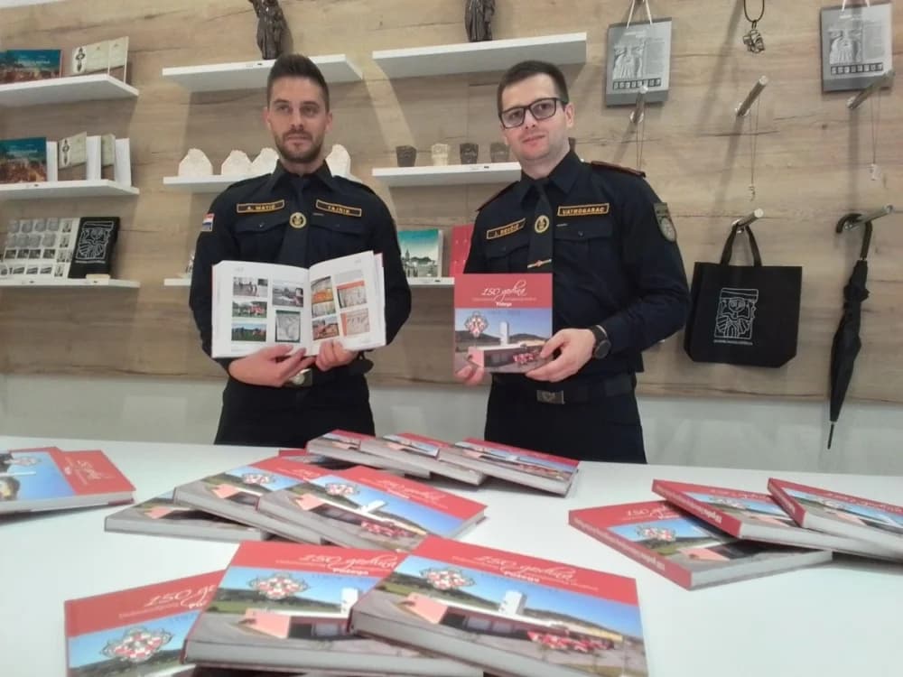 Gradski muzej Požega otvorio izložbu „Plamen hrabrosti“ u čast 150. godina DVD-a Požega