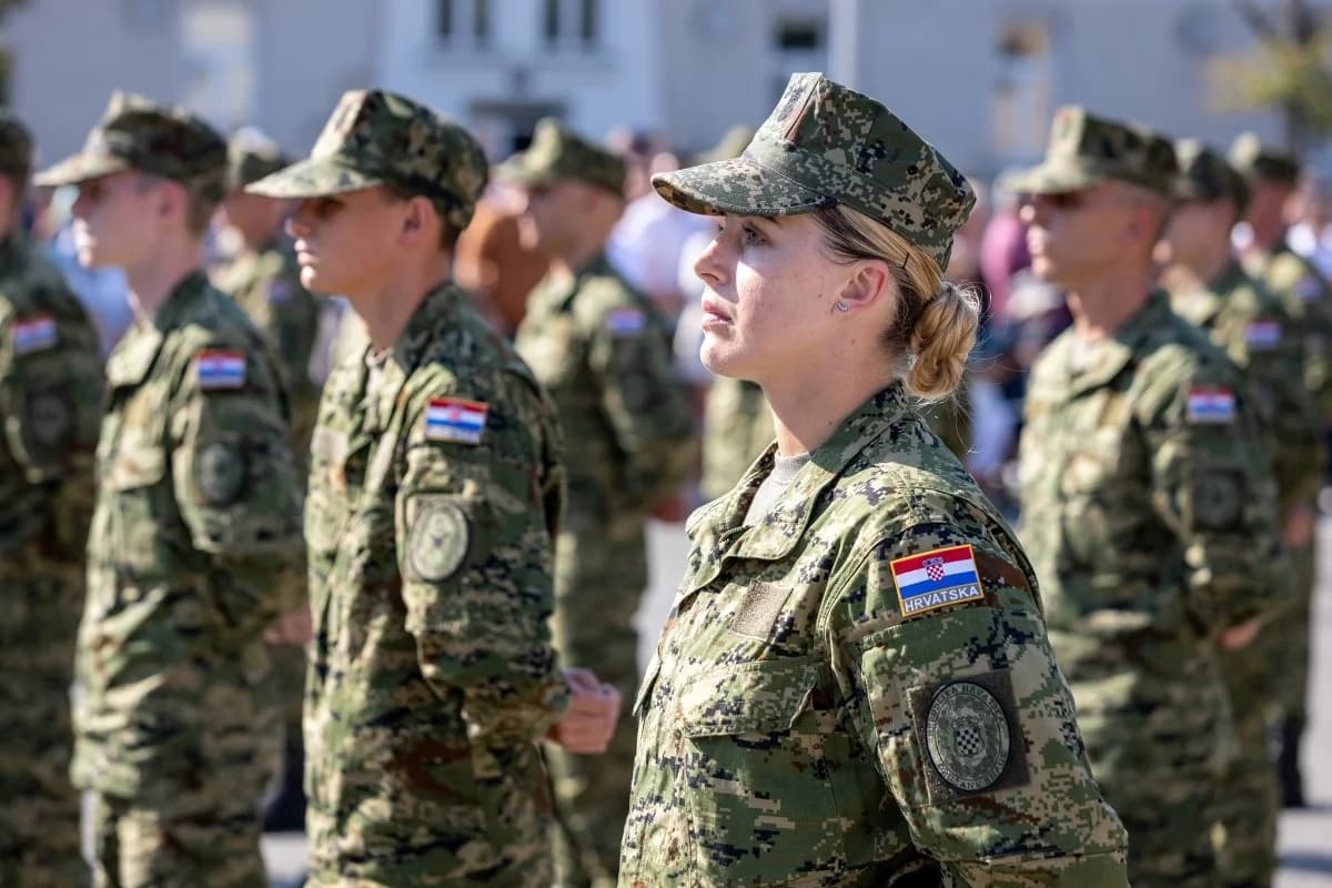 Ročnici prisegnuli Domovini: „Pridružite se HV-u, radite za dobrobit društva, stvarajte nova iskustva u sjajnom okruženju“