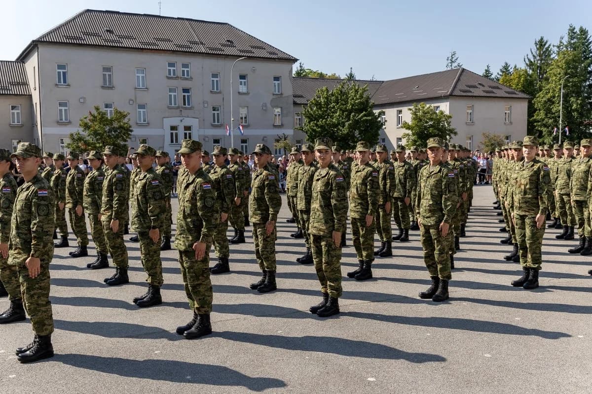 Ročnici prisegnuli Domovini: „Pridružite se HV-u, radite za dobrobit društva, stvarajte nova iskustva u sjajnom okruženju“