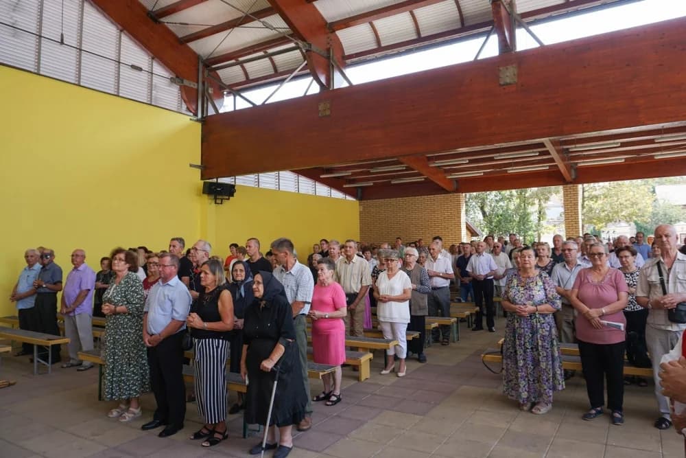 Biskup Ivo predvodio euharistijsko slavlje u Županji