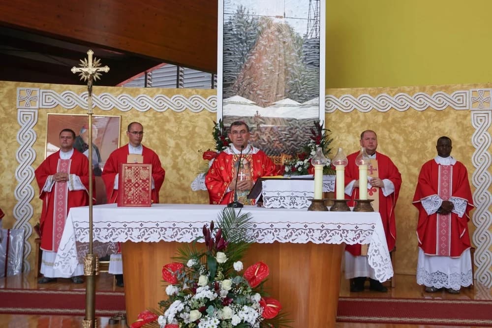 Biskup Ivo predvodio euharistijsko slavlje u Županji