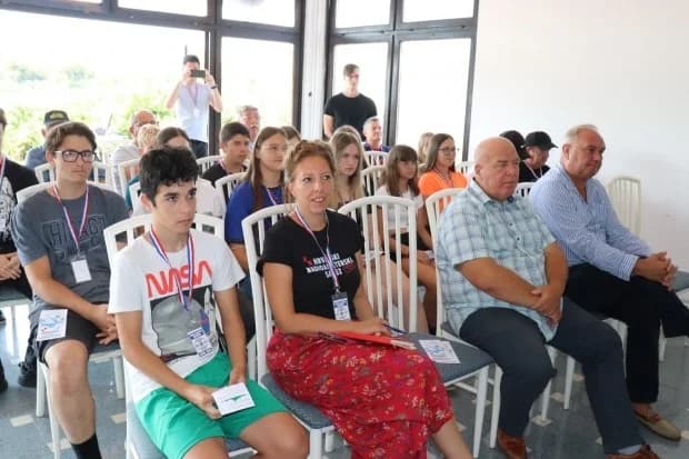 Mladi u Lipiku uče o ključnoj ulozi radioamatera u kriznim situacijama