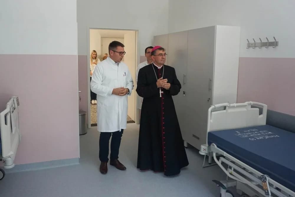Biskup Martinović posjetio i blagoslovio obnovljeni odjel Opće županijske bolnice Požega
