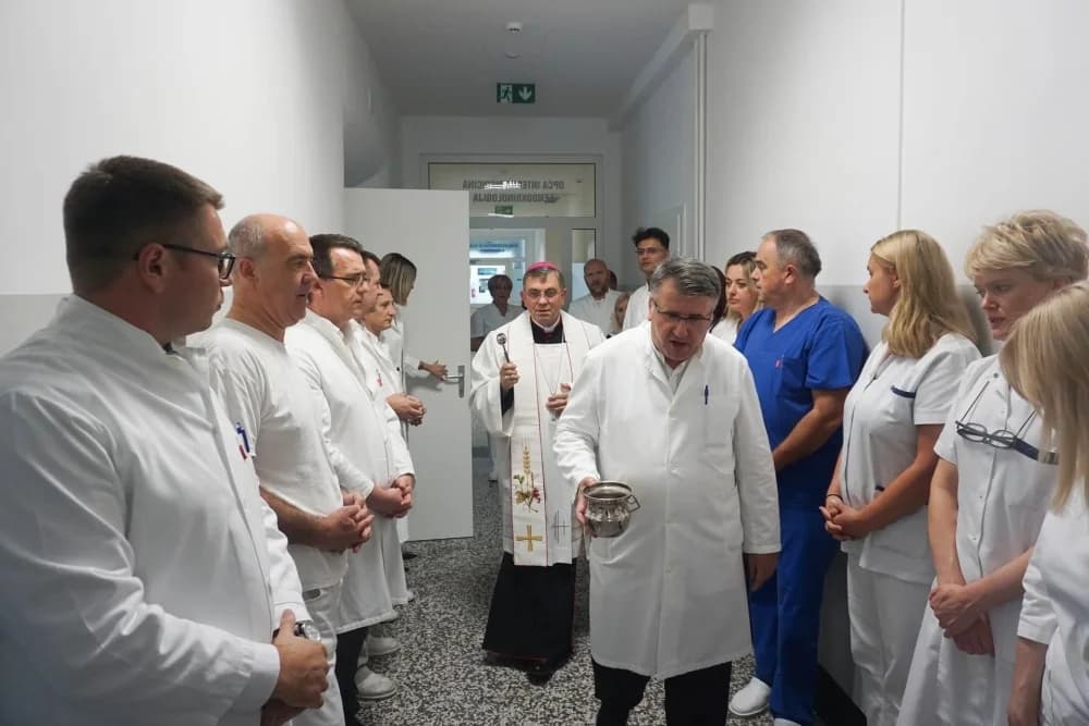 Biskup Martinović posjetio i blagoslovio obnovljeni odjel Opće županijske bolnice Požega