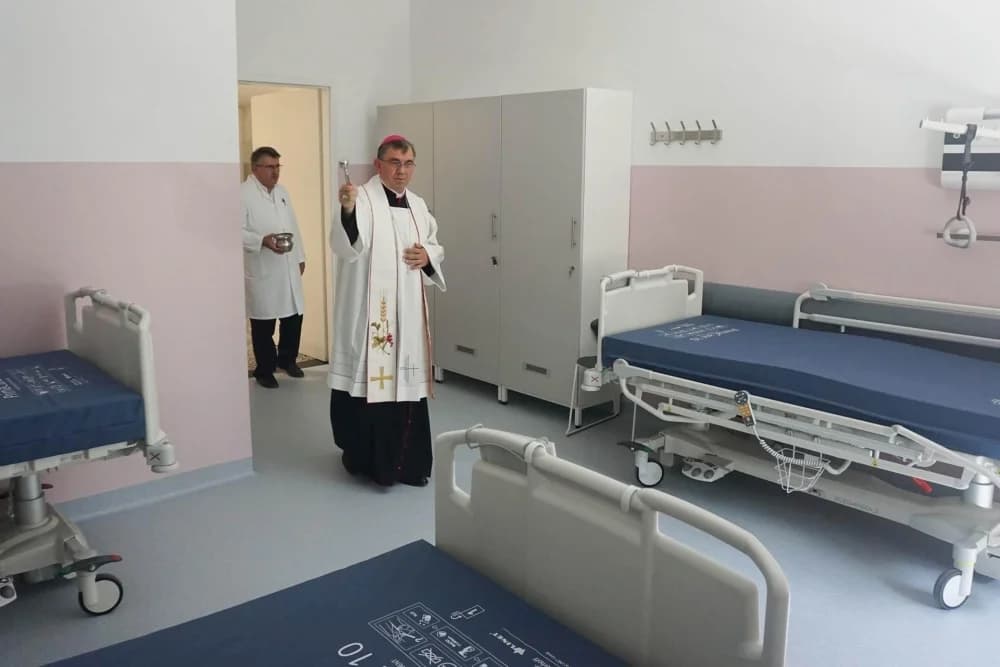 Biskup Martinović posjetio i blagoslovio obnovljeni odjel Opće županijske bolnice Požega