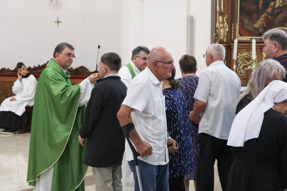 Euharistijsko slavlje u požeškoj Katedrali s osobama s invaliditetom