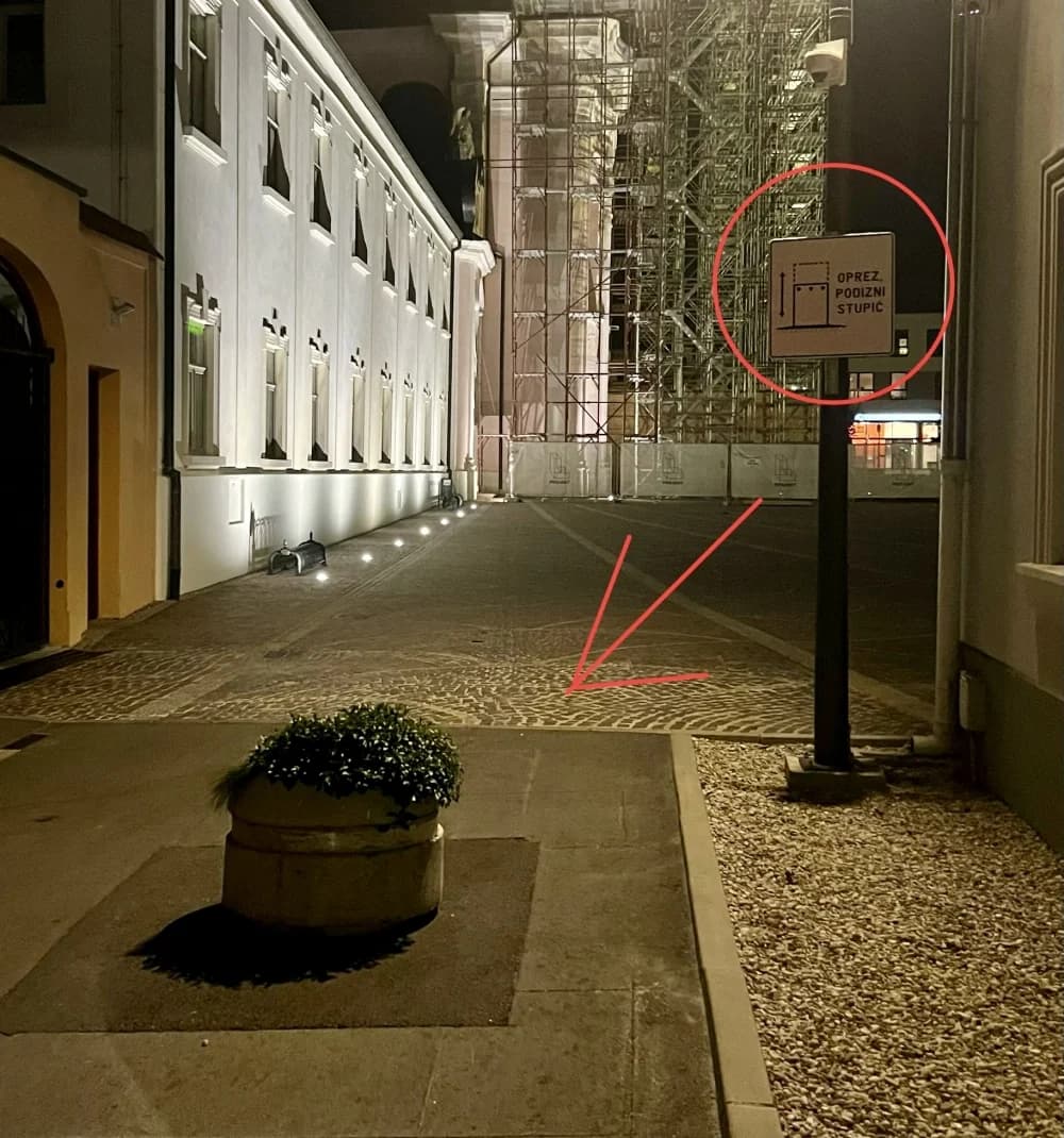 Podizni stup koji ne radi “popravili” tako da su na njega postavili betonsku žardinjeru