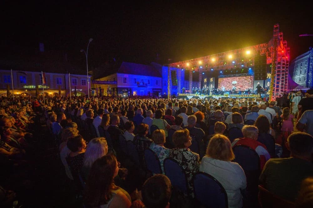 Škoro oduševio novom pjesmom ’Baja’ na završnoj večeri Zlatnih žica Slavonije