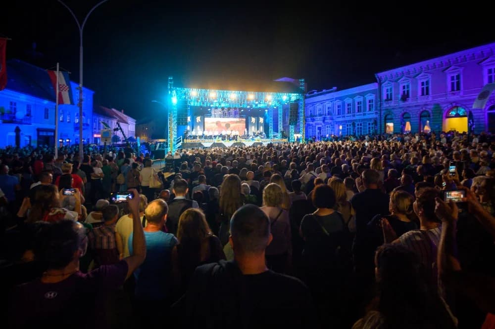 Škoro oduševio novom pjesmom ’Baja’ na završnoj večeri Zlatnih žica Slavonije