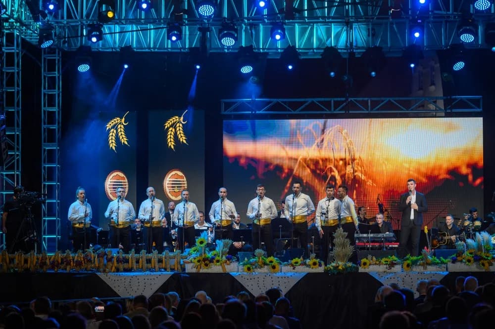 Škoro oduševio novom pjesmom ’Baja’ na završnoj večeri Zlatnih žica Slavonije
