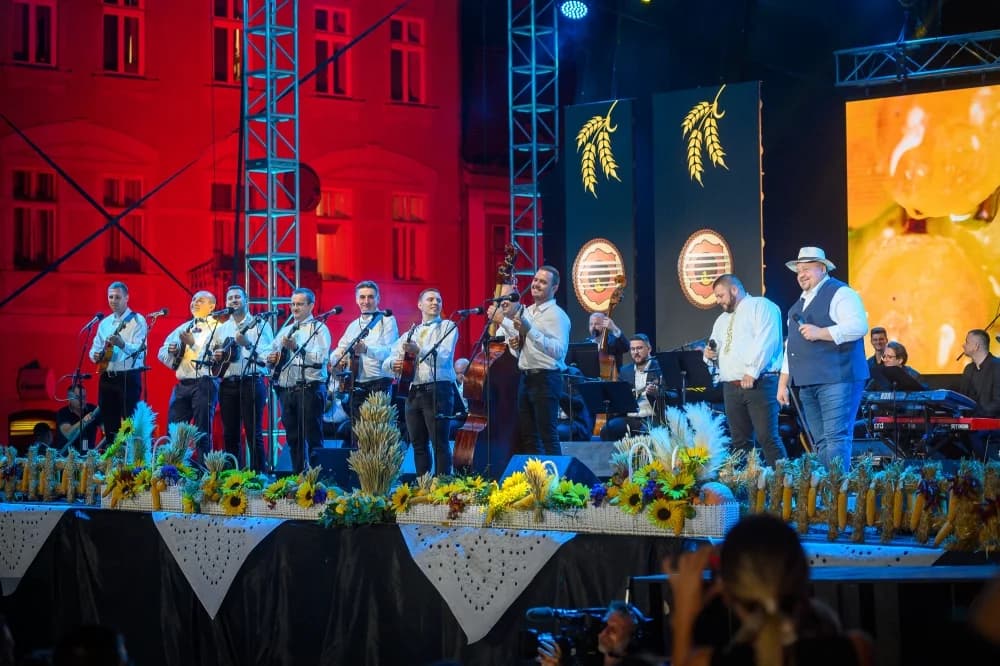 Škoro oduševio novom pjesmom ’Baja’ na završnoj večeri Zlatnih žica Slavonije