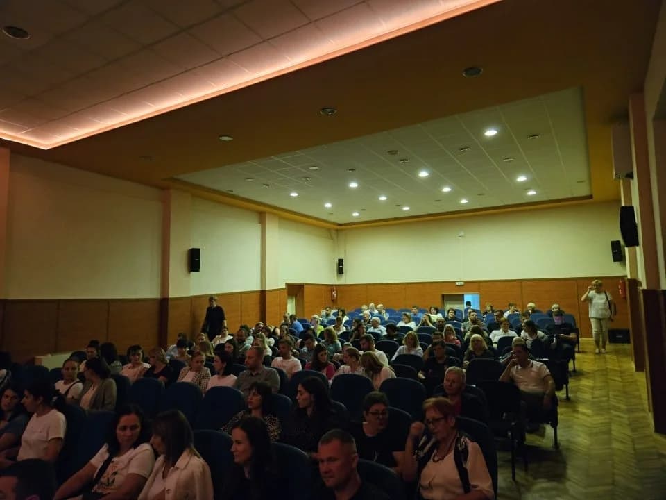 Predstava “A odakle ste vi, gospođo?” oduševila publiku u Kutjevu