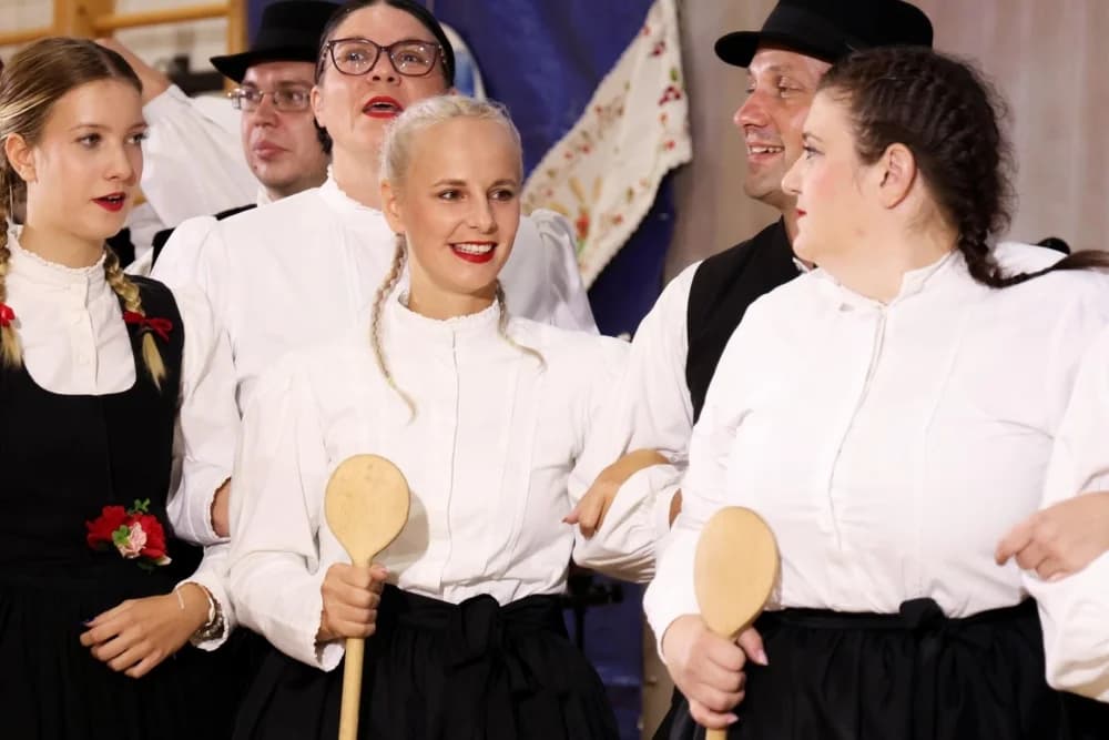 Pjesmom u jesen 2024: Bogatstvo tradicije i običaja u Jakšiću