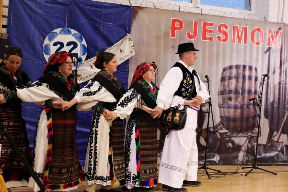 Pjesmom u jesen 2024: Bogatstvo tradicije i običaja u Jakšiću