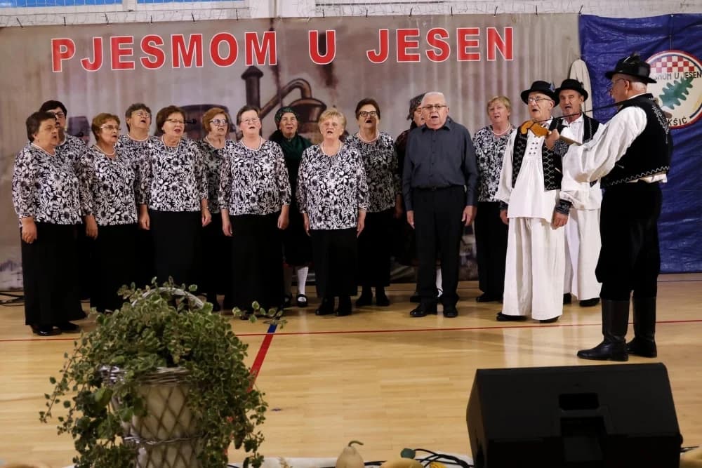Pjesmom u jesen 2024: Bogatstvo tradicije i običaja u Jakšiću