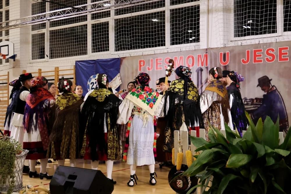 Pjesmom u jesen 2024: Bogatstvo tradicije i običaja u Jakšiću