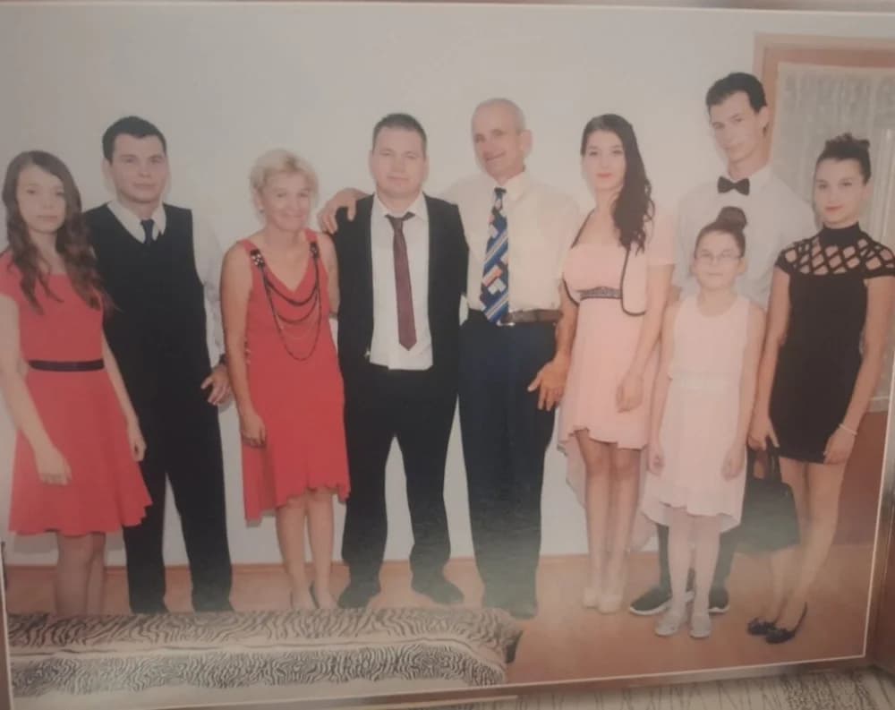 Obitelj Profus iz Požege ima osmero djece i svi se zovu na slovo ’t’: ”Nekada smo živjeli u 27 kvadrata, a danas su sretni odrasli ljudi”