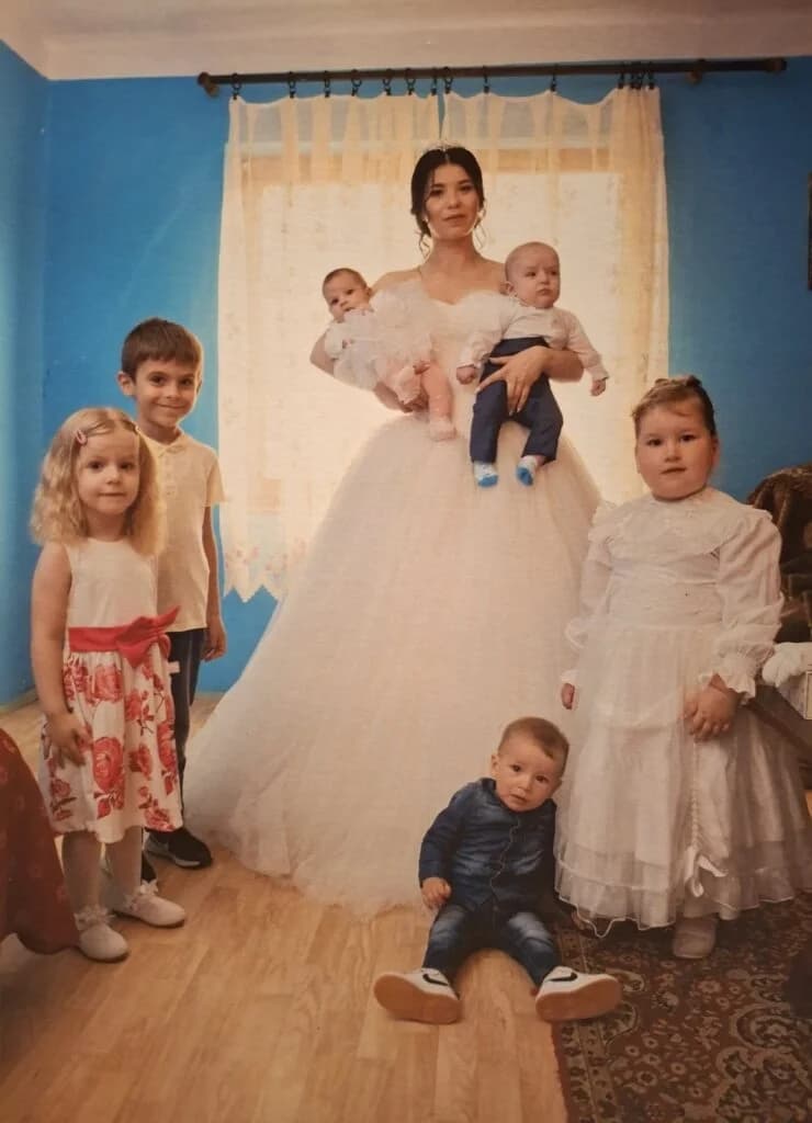 Obitelj Profus iz Požege ima osmero djece i svi se zovu na slovo ’t’: ”Nekada smo živjeli u 27 kvadrata, a danas su sretni odrasli ljudi”