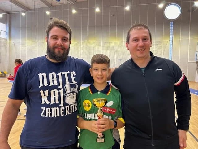Stolnotenisači Tom Pirc i Ivan Smiljanić na pobjedničkom postolju