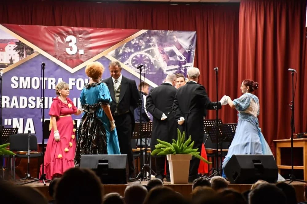 Održana 3. smotra folklora starogradskih pjesama i plesova “Na te mislim”