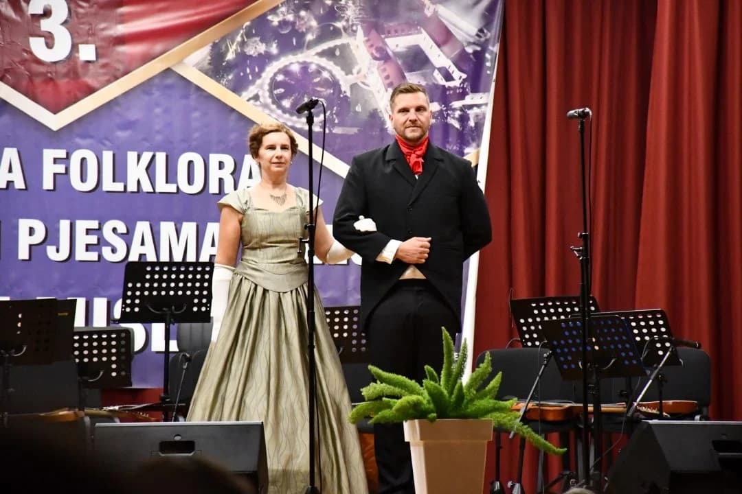 Održana 3. smotra folklora starogradskih pjesama i plesova “Na te mislim”