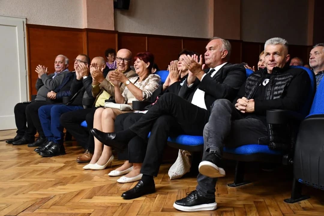 Održana 3. smotra folklora starogradskih pjesama i plesova “Na te mislim”