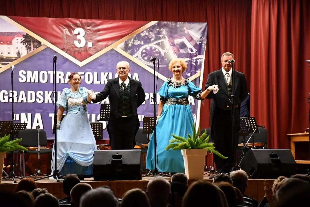 Održana 3. smotra folklora starogradskih pjesama i plesova “Na te mislim”